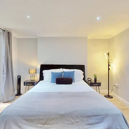 Tube & Notting Hill Nearby - Garden Flat Haven London