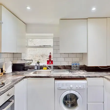 Tube & Notting Hill Nearby - Garden Flat Haven London