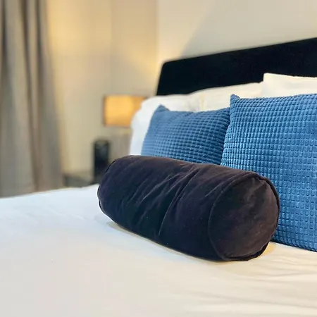 Tube & Notting Hill Nearby - Garden Flat Haven * London