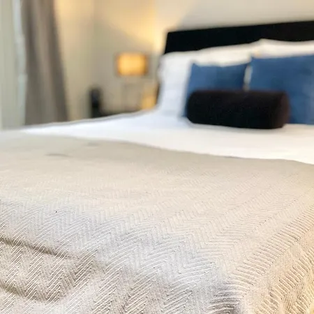 Tube & Notting Hill Nearby - Garden Flat Haven London
