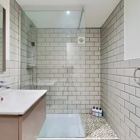 Tube & Notting Hill Nearby - Garden Flat Haven Apartment *