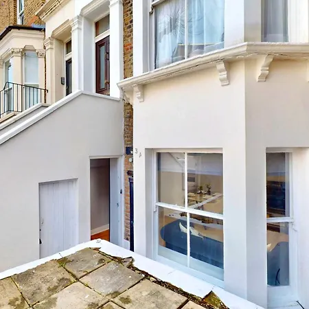 Tube & Notting Hill Nearby - Garden Flat Haven Apartment *