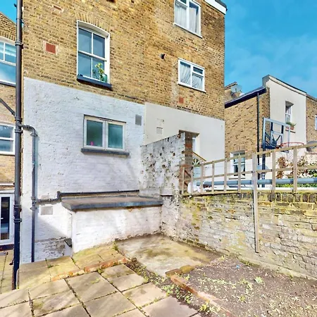 Tube & Notting Hill Nearby - Garden Flat Haven Apartment *