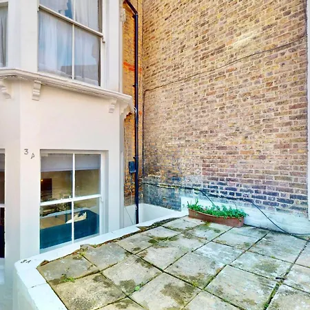 Tube & Notting Hill Nearby - Garden Flat Haven Apartment London