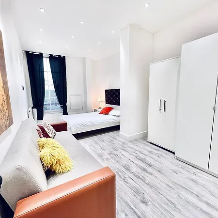 Harrow Apartment *