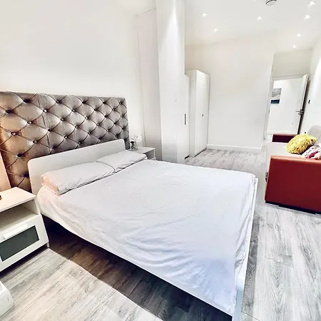 Apartment Harrow London