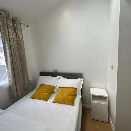 Smart Cosy/small Double In Oakridge Road Bromley *