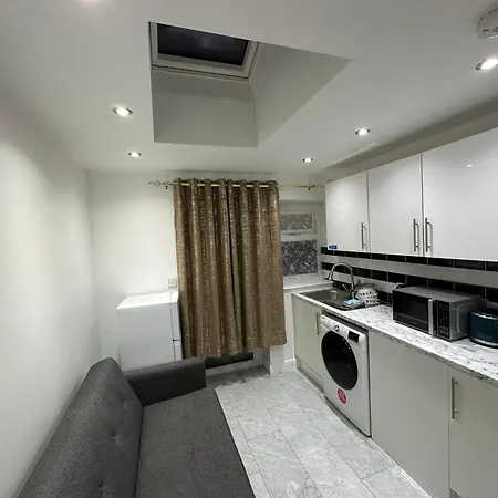 Smart Cosy/small Double In Oakridge Road Bromley London