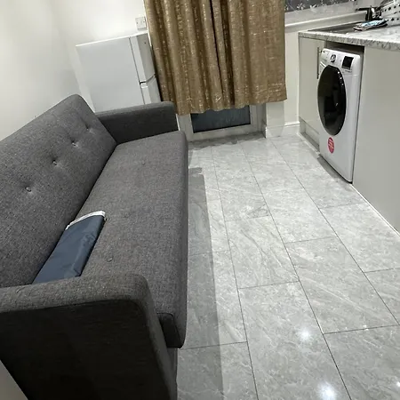 Smart Cosy/small Double In Oakridge Road Bromley * London