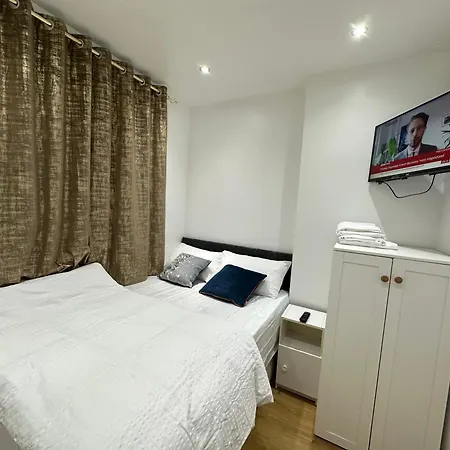 Guest house Beautiful Double With Free Wi-fi And Free Parking *