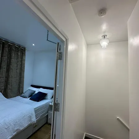 Beautiful Double With Free Wi-fi And Free Parking Guest house *