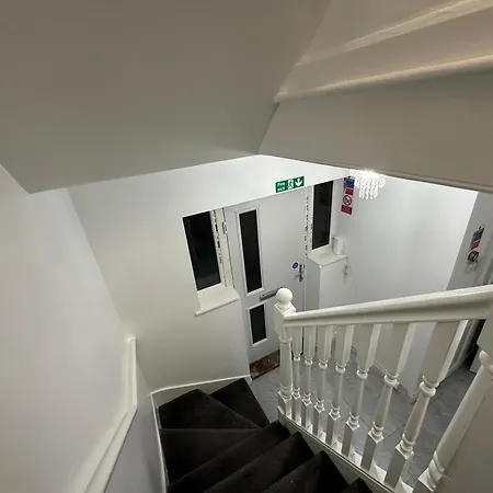 Beautiful Double With Free Wi-fi And Free Parking Guest house London