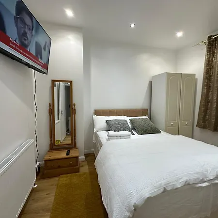 Beautiful Double With Free Wi-fi And Free Parking Guest house
