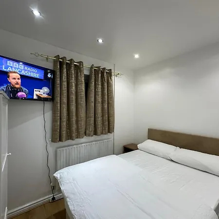 Beautiful Double With Free Wi-fi And Free Parking Guest house