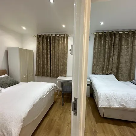Beautiful Double With Free Wi-fi And Free Parking London