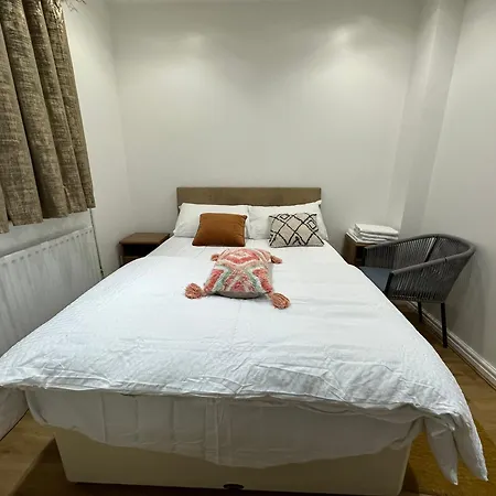 Beautiful Double With Free Wi-fi And Free Parking Guest house