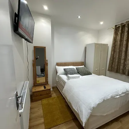 Beautiful Double With Free Wi-fi And Free Parking Guest house London