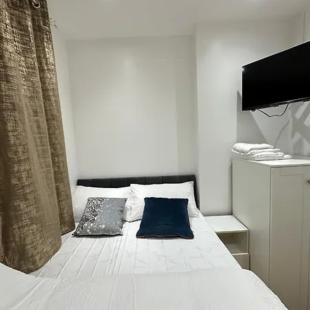 Guest house Beautiful Double With Free Wi-fi And Free Parking *