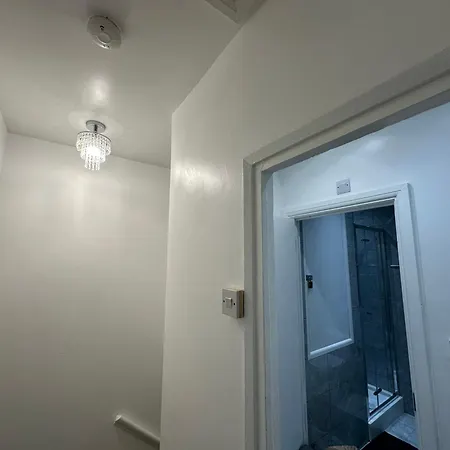 Beautiful Double With Free Wi-fi And Free Parking Guest house *