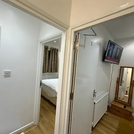 Beautiful Double With Free Wi-fi And Free Parking Guest house