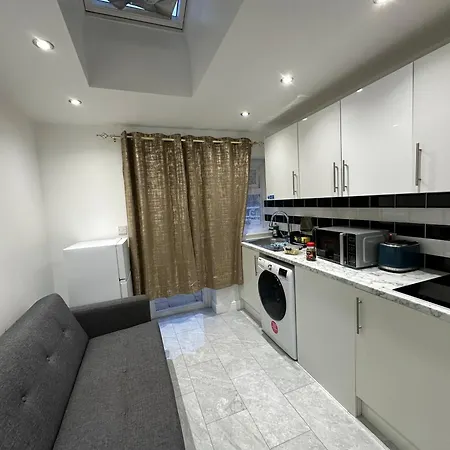 Guest house Beautiful Double With Free Wi-fi And Free Parking *