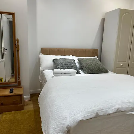 Beautiful Double With Free Wi-fi And Free Parking *