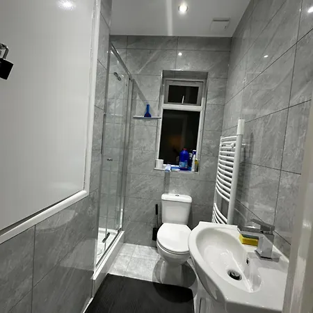 Beautiful Double With Free Wi-fi And Free Parking Guest house *