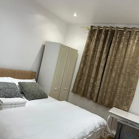 Guest house Beautiful Double With Free Wi-fi And Free Parking *