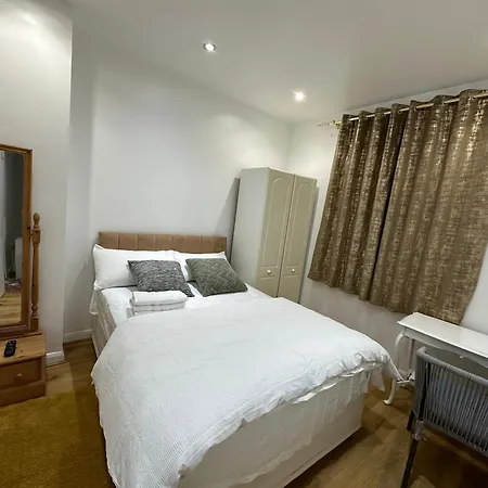 Beautiful Double With Free Wi-fi And Free Parking *