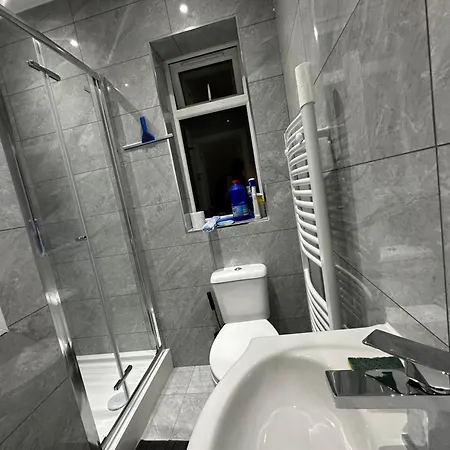 Beautiful Double With Free Wi-fi And Free Parking Guest house *