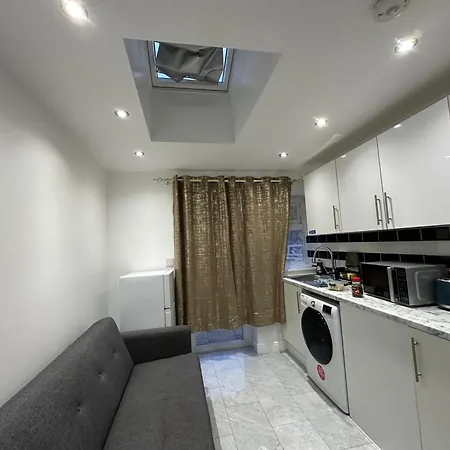 Beautiful Double With Free Wi-fi And Free Parking Guest house