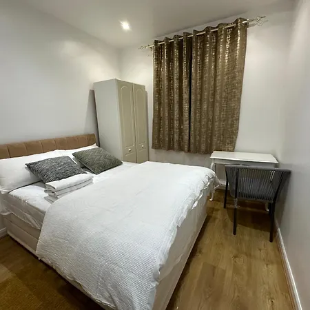 Beautiful Double With Free Wi-fi And Free Parking Guest house *
