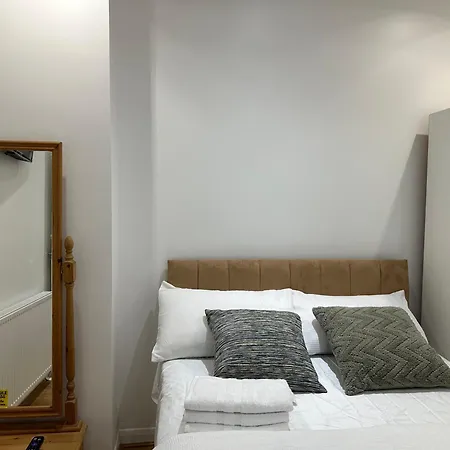 Beautiful Double With Free Wi-fi And Free Parking London