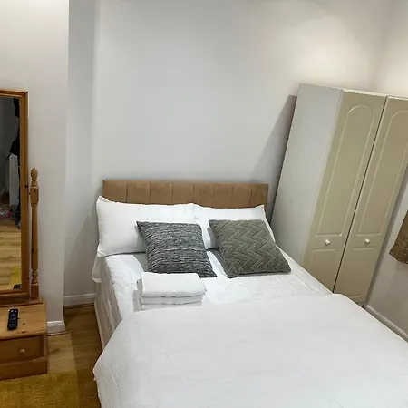 Beautiful Double With Free Wi-fi And Free Parking Guest house