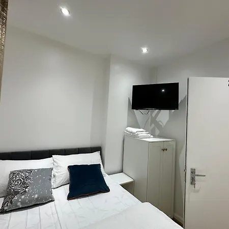 Guest house Beautiful Double With Free Wi-fi And Free Parking London