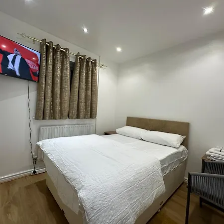 Beautiful Double With Free Wi-fi And Free Parking *