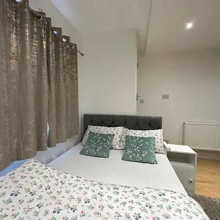 Beautiful Double With Free Wi-fi And Free Parking *