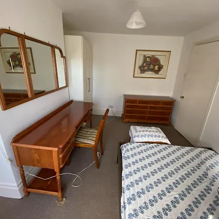 Apartment 3 Bedroom Top Floor Kensington