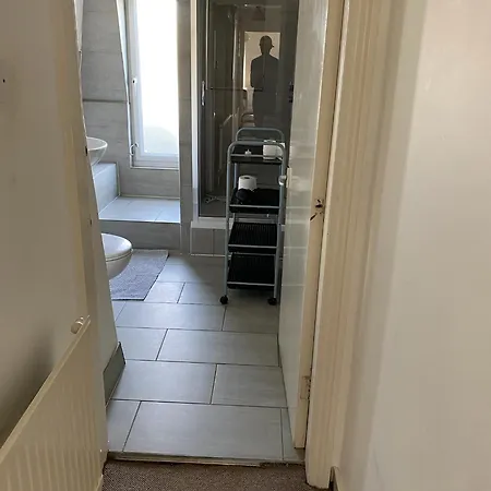 3 Bedroom Top Floor Kensington Apartment *