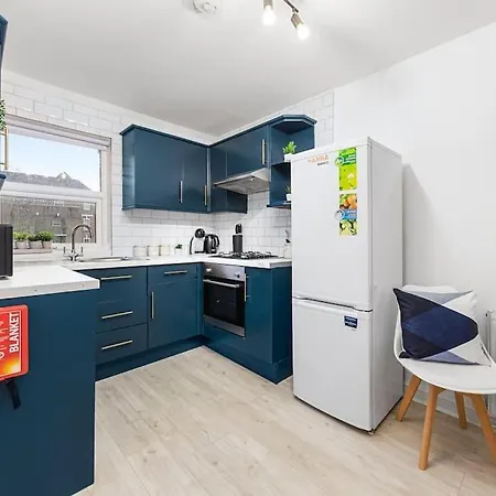Central & Modern 1 Bed Apartment - 3Min To Train Station & Sleeps 4 - The Holloway Suite - Mid-Long Term Stays 公寓 伦敦