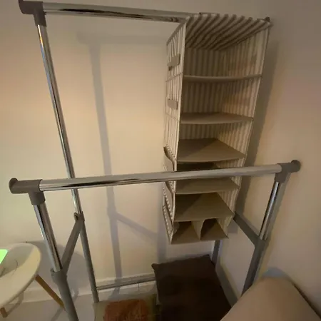 Homestay Xl Bright Room+parking+fridge+micro - 20min Bridge - 3 Min Walk To Train/bus Station London
