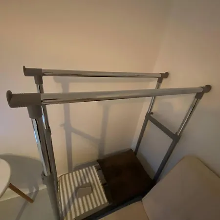 Homestay Xl Bright Room+parking+fridge+micro - 20min Bridge - 3 Min Walk To Train/bus Station London