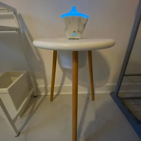Homestay Xl Bright Room+parking+fridge+micro - 20min Bridge - 3 Min Walk To Train/bus Station
