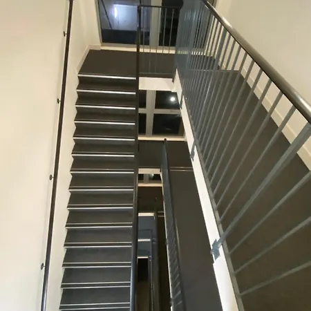 Homestay Xl Bright Room+parking+fridge+micro - 20min Bridge - 3 Min Walk To Train/bus Station London