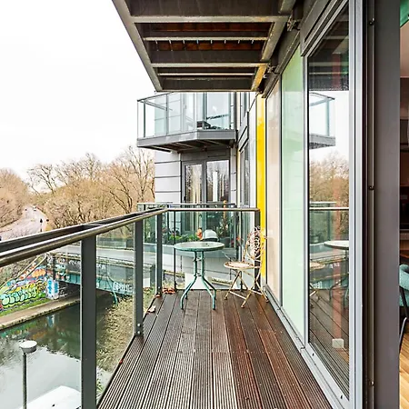 Vibrant And Modern With Canal Views Apartment *