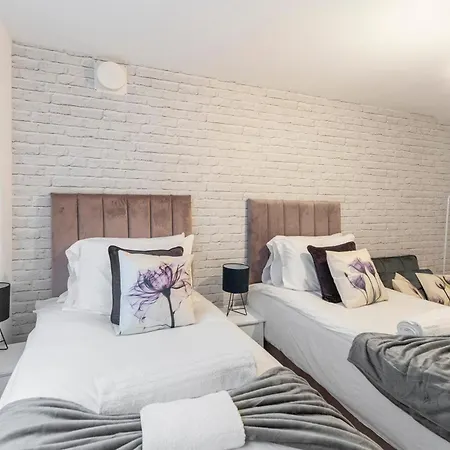 Tranquil Urban Haven Apartment *