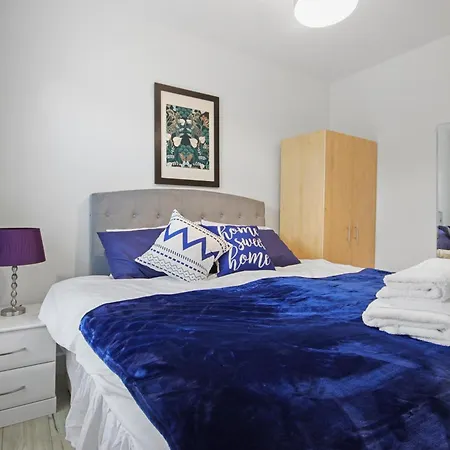 Modern 2 Bed East By Rebby Sleeps 5 Near Canning Town Station * Londres