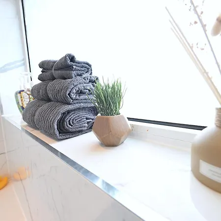 1 Bedroom Flat In Wood Piccadilly Line Londýn