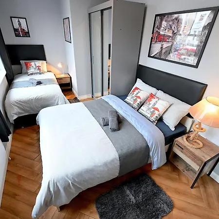 1 Bedroom Flat In Wood Piccadilly Line * Londýn