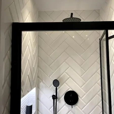 Private Access Double Ensuite - Ground Floor *